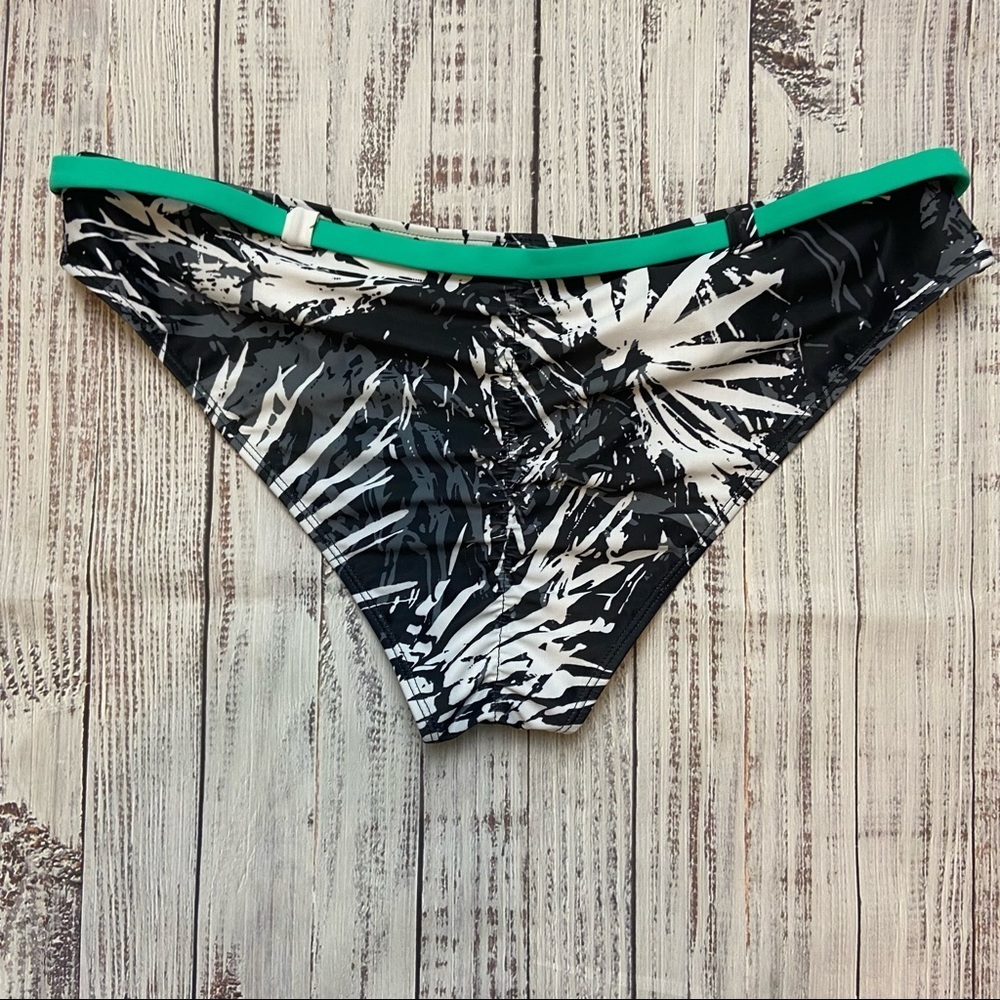Fabletics Allison Cheeky Bikini Bottoms. Size L - Picture 5 of 8